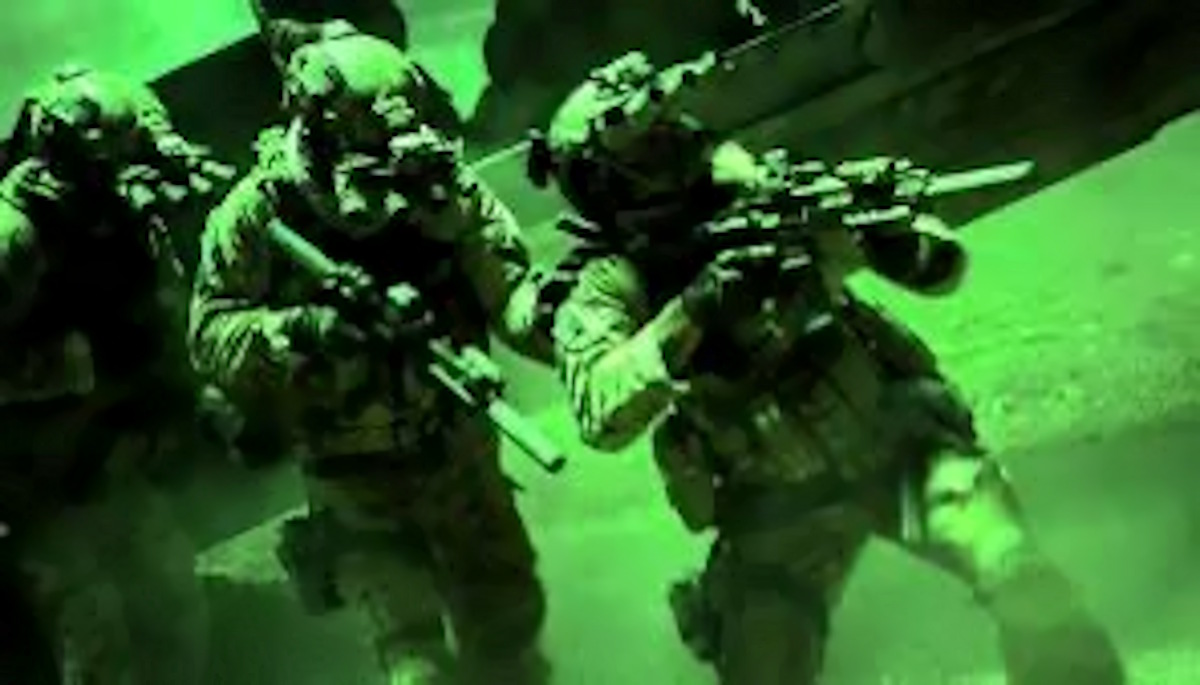 Guerra Usa-Iran, salvato il pilota dell'aereo abbattuto dall'Iran mentre cresce la tensione sullo Stretto di Hormuz