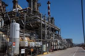 Corsa al ribasso per il petrolio che scende sotto i 100 dollari al barile. Crolla anche il prezzo del gas a 43 euro. Sono i primi effetti con la tregua di due settimane tra Usa-Iran!