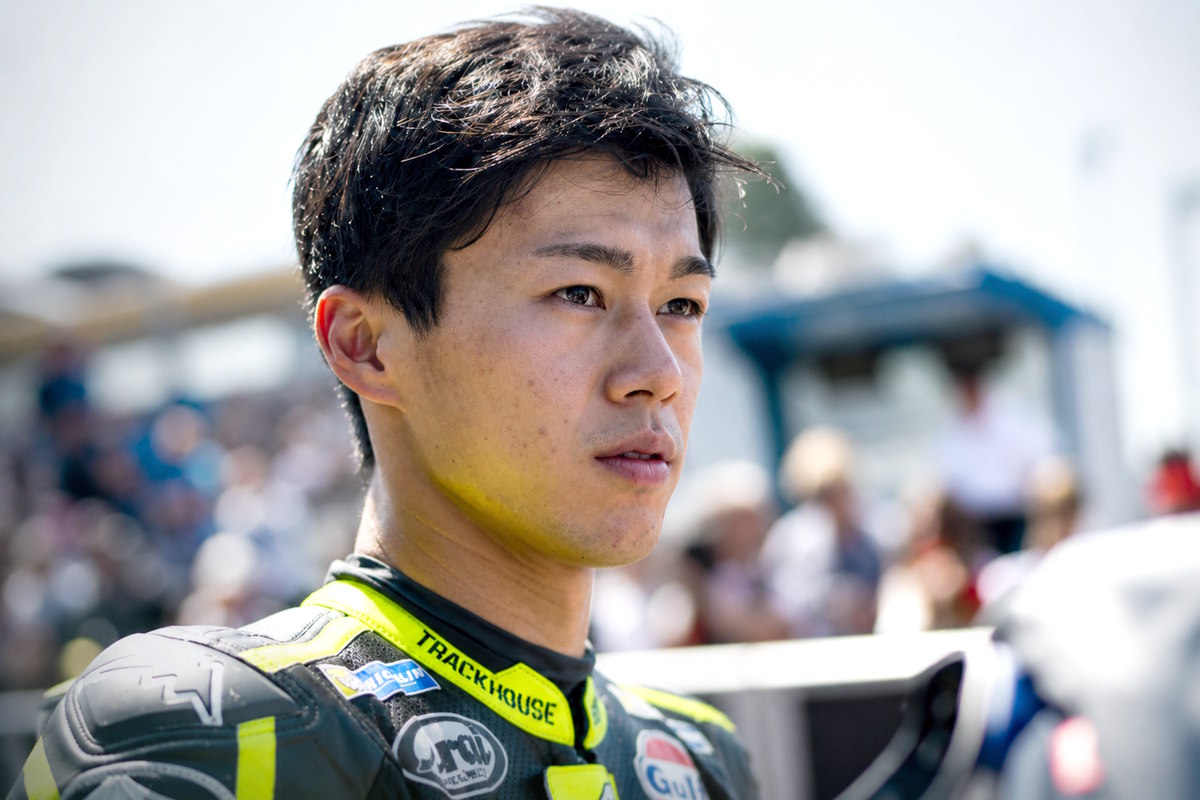 MotoGP, GP di Cechia 2026: Ogura firma una pole position straordinaria a Brno. Di Giannantonio e Bagnaia in prima fila, Bezzecchi quarto