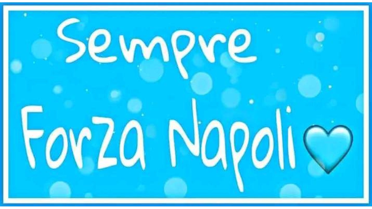 Il battito azzurro di giugno: tra giuramenti d’amore e sogni di mercato all’ombra del Vesuvio