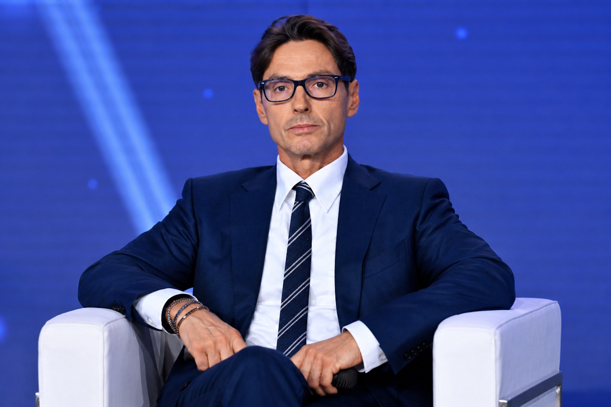 Pier Silvio Berlusconi parla da politico e l'Italia continua a fingere di non vedere l'enorme conflitto d'interessi che investe anche un partito di governo