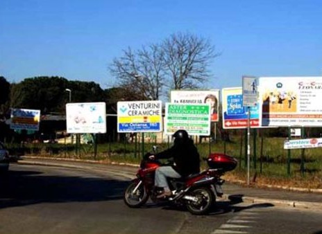 Milazzo (ME) - Al via la rimozione di cartelloni pubblicitari abusivi e installazioni irregolari